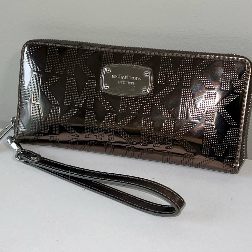 Michael Kors Metallic Wristlet Wallet